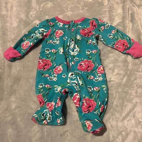 50%off w♥️ 0-3 Month Newborn Baby Girl Bundle Lot 5 sleeper onesie st Patrick - Picture 11 of 11